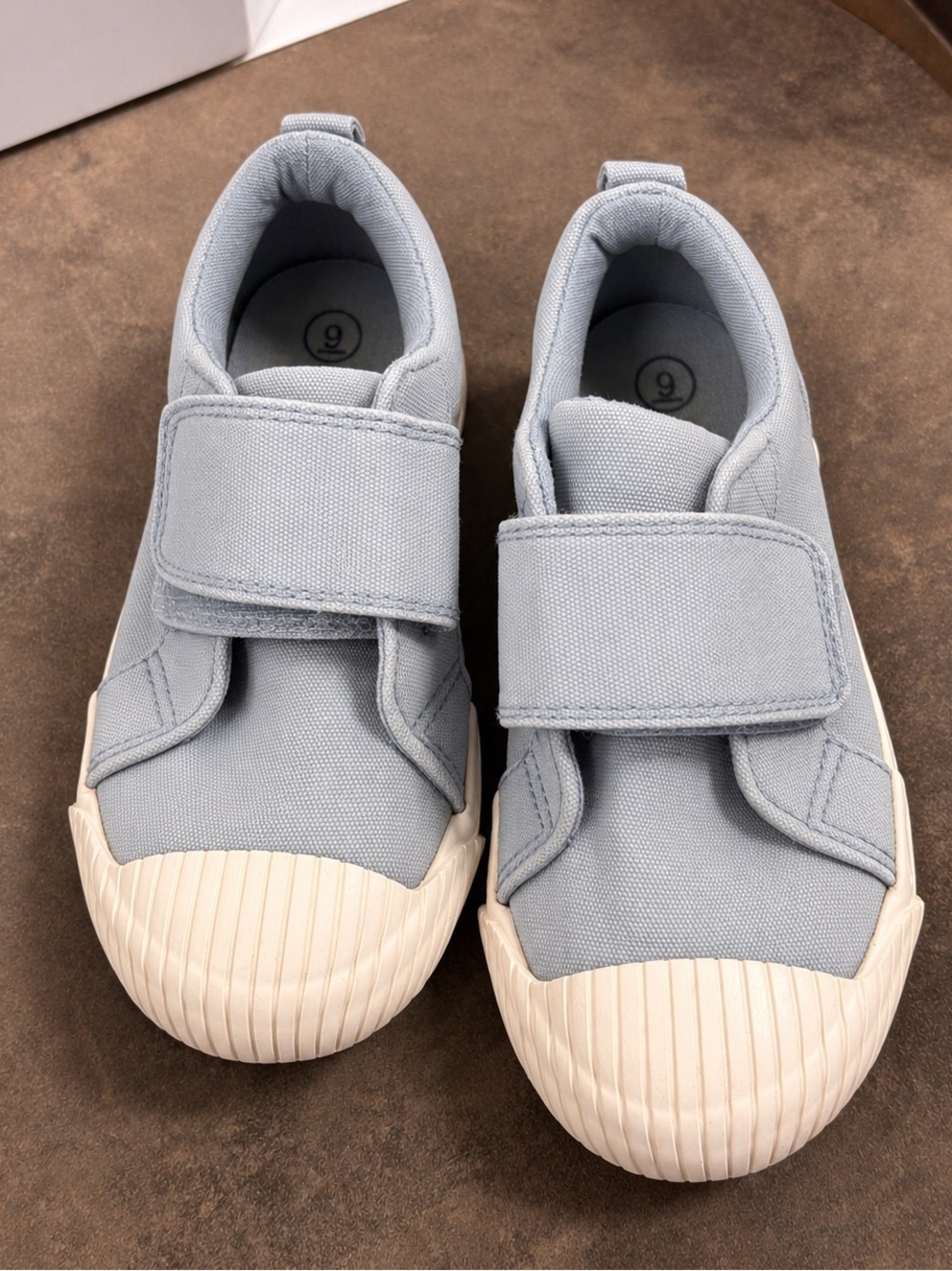 Kids Light Blue Canvas Hook-and-Loop Sneakers size 9